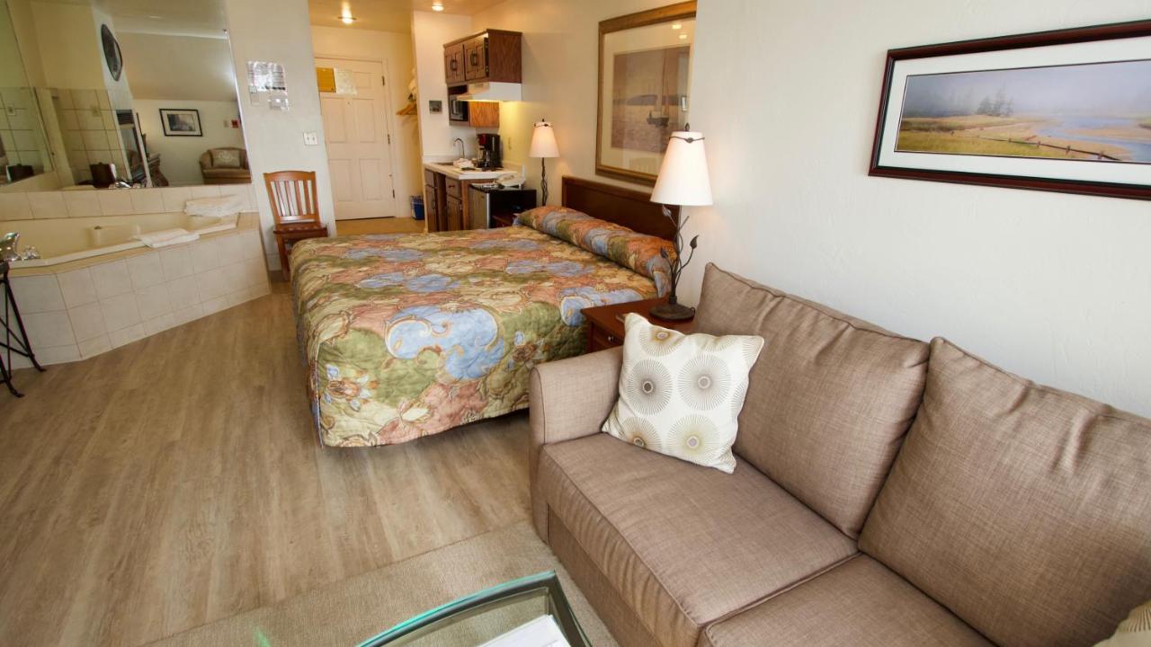 Baileys Harbor Yacht Club Resort Exterior photo